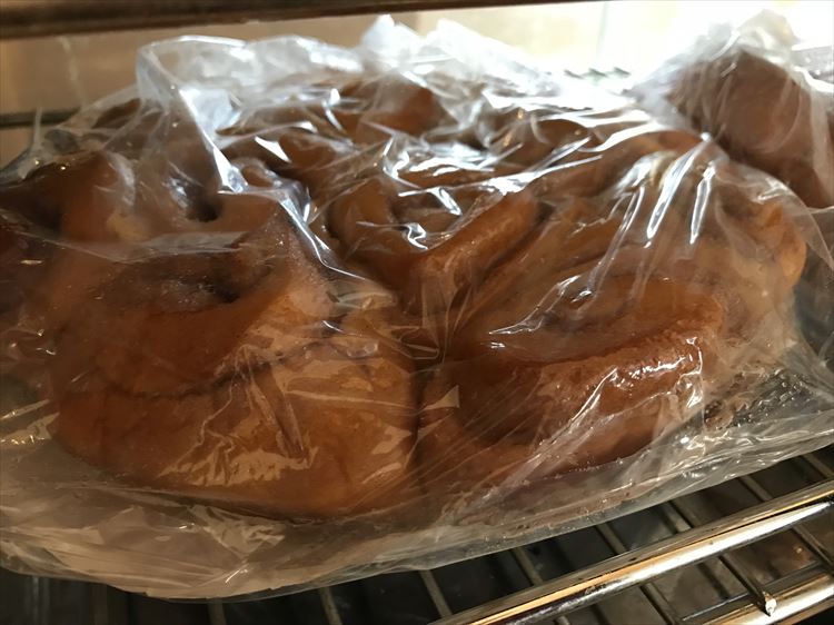 レンタカーでグアムの老舗ベーカリーへ！